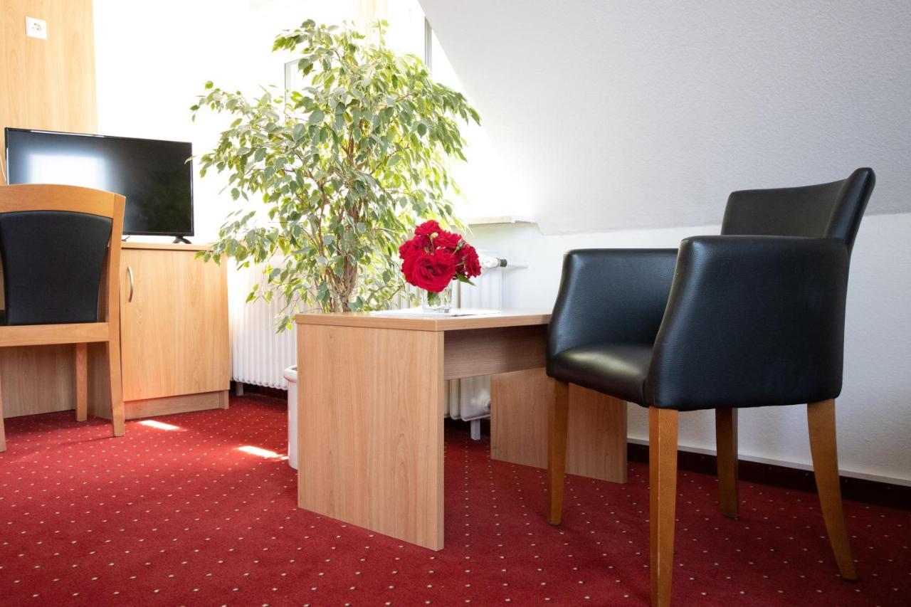 Pension Krone Schwaebisch Gmuend Exterior foto
