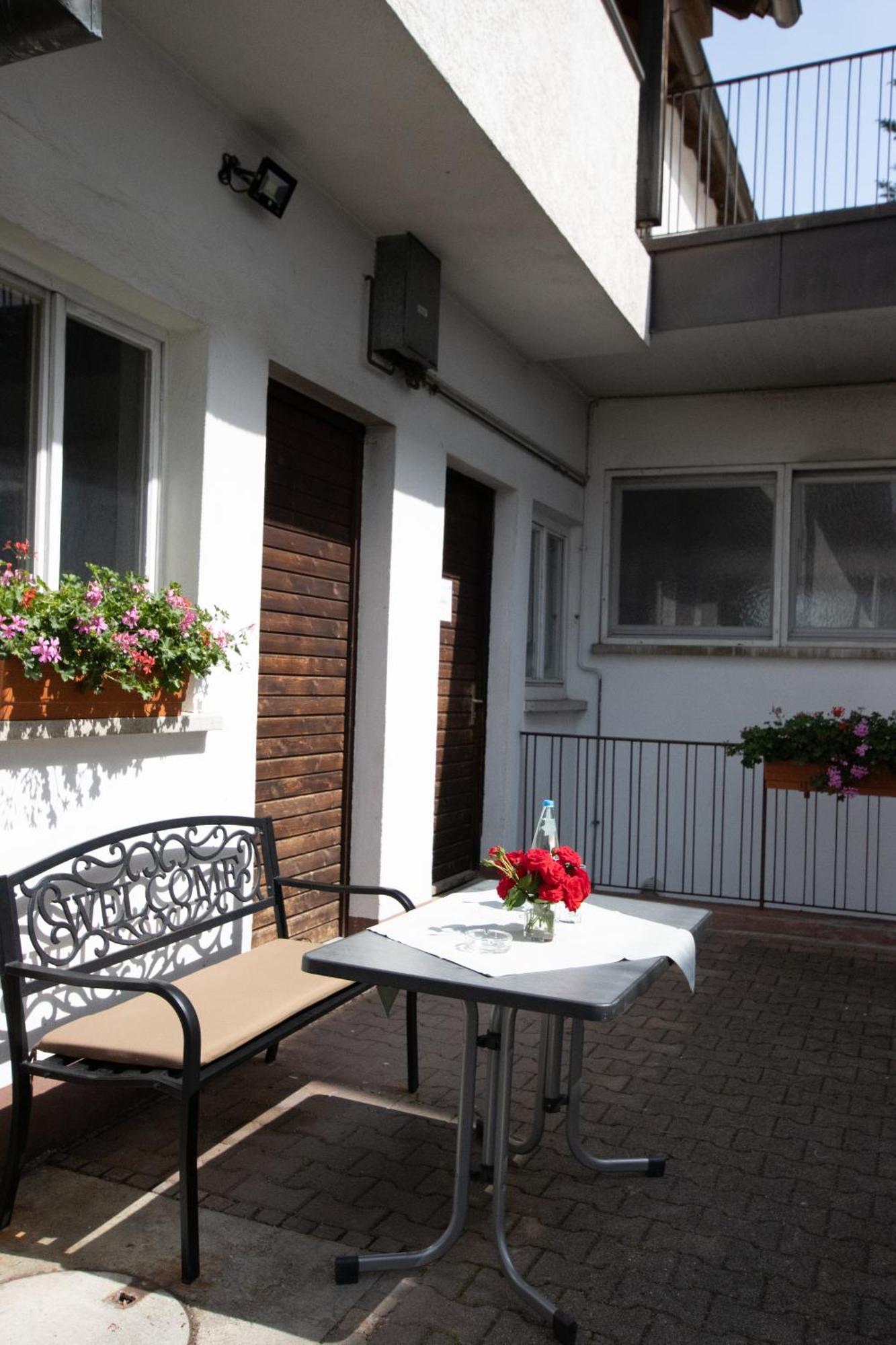 Pension Krone Schwaebisch Gmuend Exterior foto